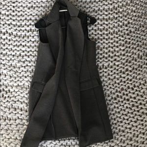 Sleeveless long blazer grey